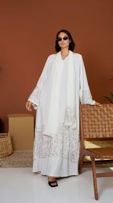 عباية مطرزة راقية - عباية مطرزة بنقشة زهور بتطريز آلي متقدم ضمن تصنيف عباية مطرزة في ياسمين الشام