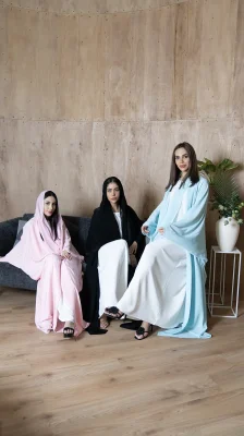 عباية مطرزة راقية - عباية بقصّة مصمّمة مع تطريز دانتيل ضمن تصنيف عباية مطرزة في ياسمين الشام
