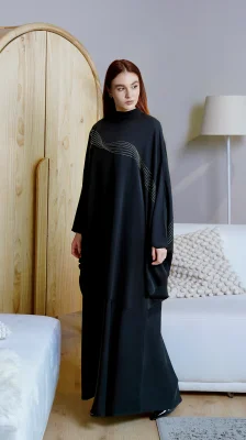 عباية مرصعة بالأحجار راقية - عباية فاخرة بتصميم فراشة باللون الأسود مزينة بحجارة أنيقة ضمن تصنيف عباية مرصعة بالأحجار في ياسمين الشام