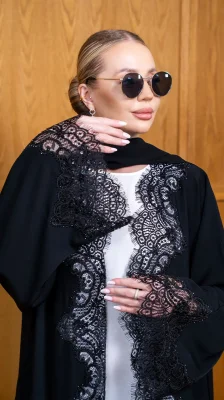 عباية مرصعة بالأحجار راقية - عباية موديل الدانتيل الأسود بالخرز والأحجار
