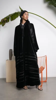 عباية سادة راقية - عباية مخملية سوداء بطبعة ذاتية ضمن تصنيف عباية سادة في ياسمين الشام